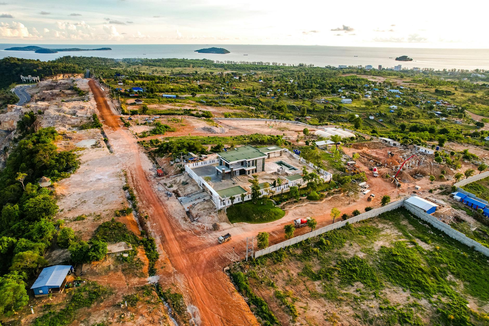 Prix construction villa : coût au m², terrain, finitions et exemples - Villa Veasna