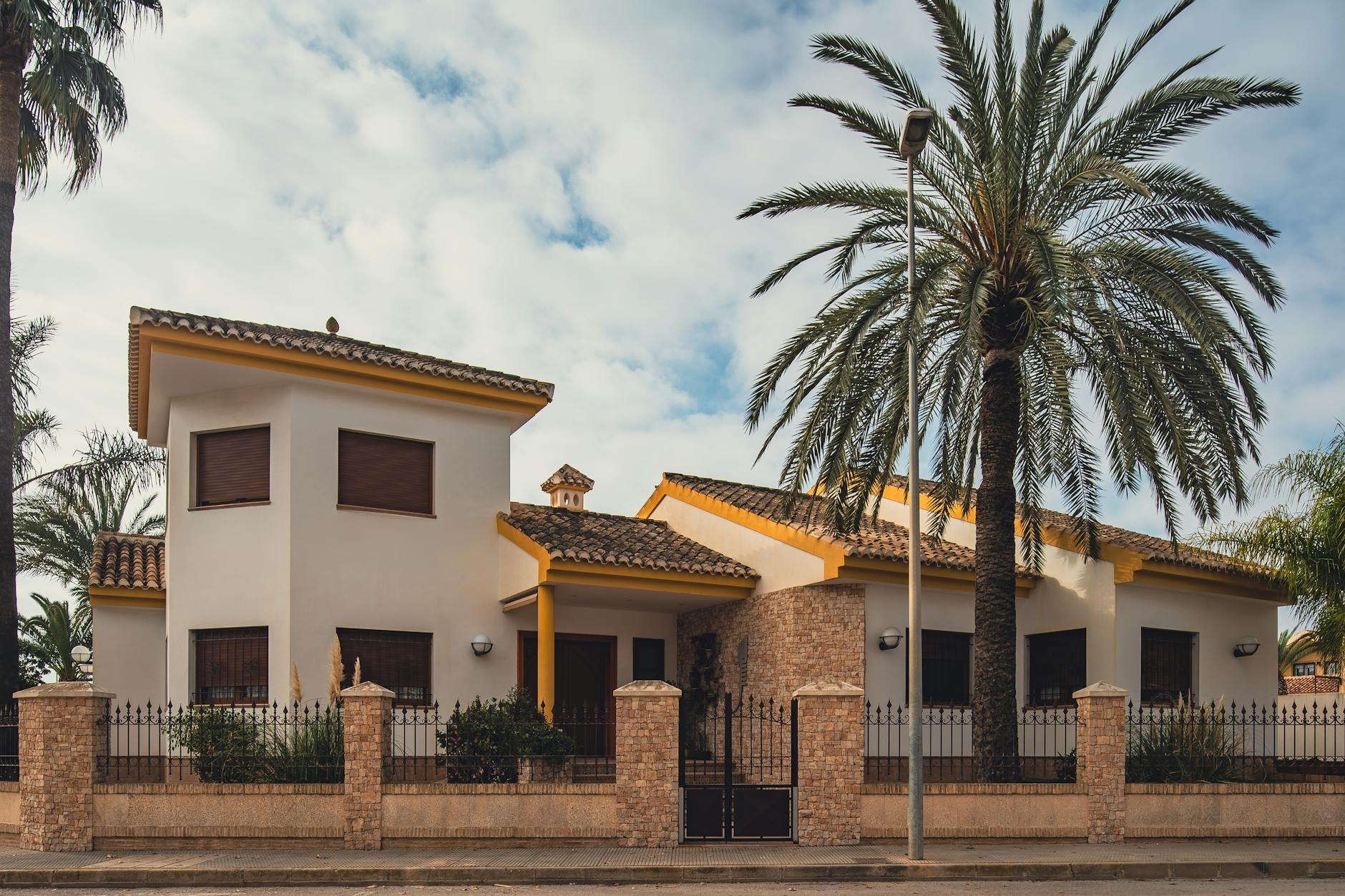 Villa plain-pied contemporaine : plan, avantages et budget - Villa Veasna